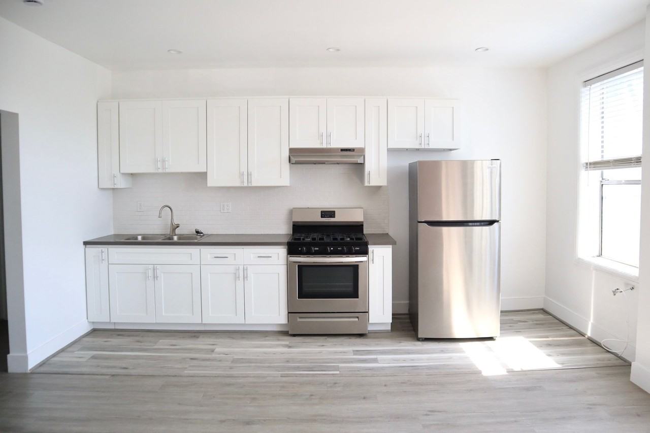 St. Charles Studio Apartments - Photo 3 of 8