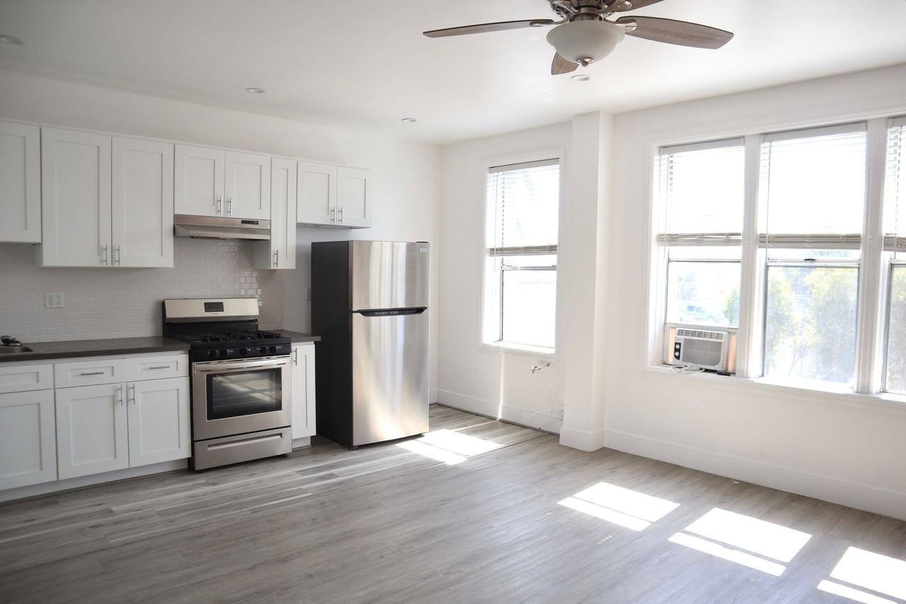 St. Charles Studio Apartments - Photo 4 of 8