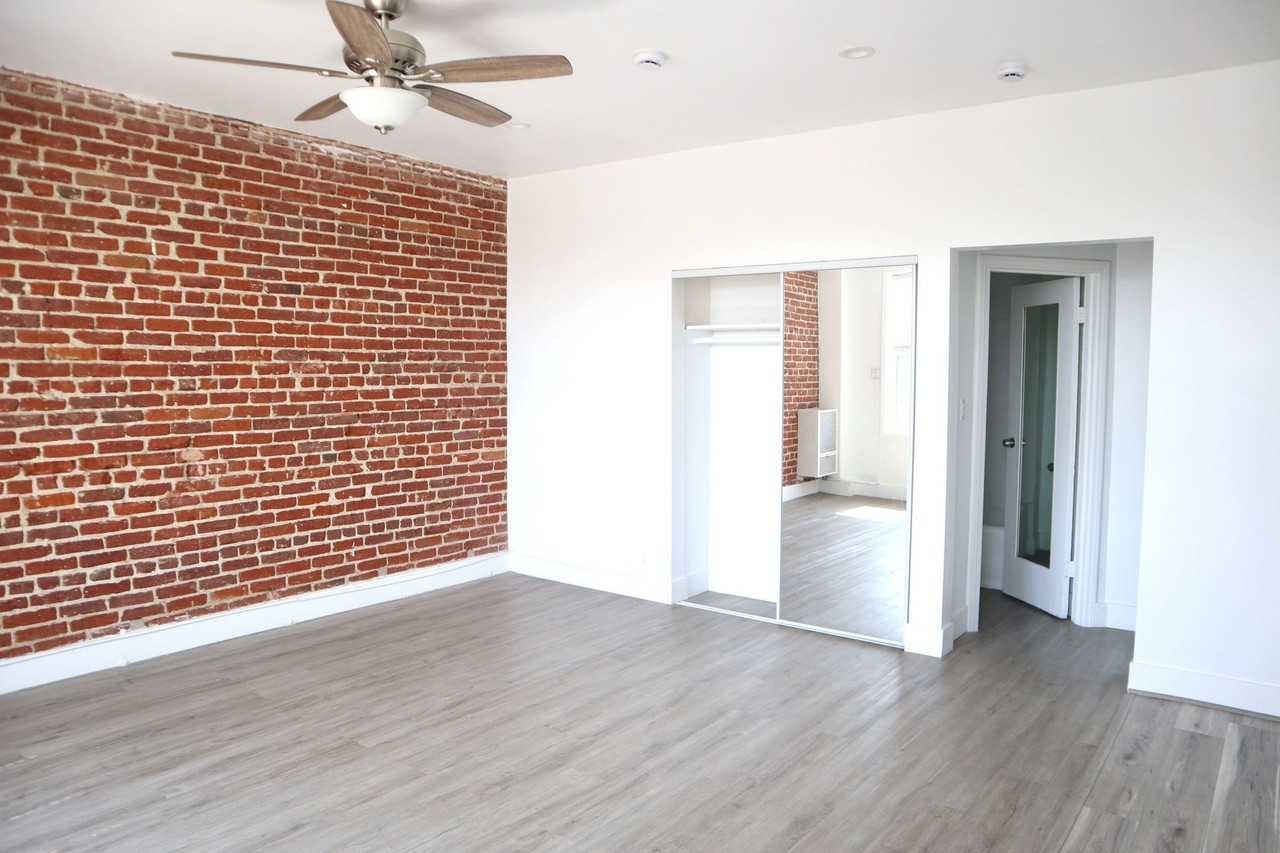 St. Charles Studio Apartments - Photo 5 of 8
