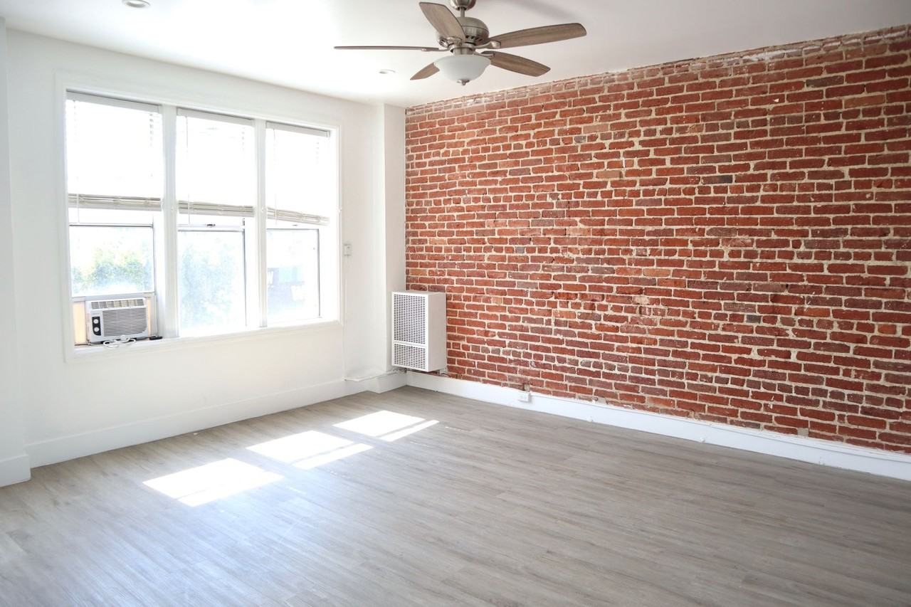 St. Charles Studio Apartments - Photo 6 of 8