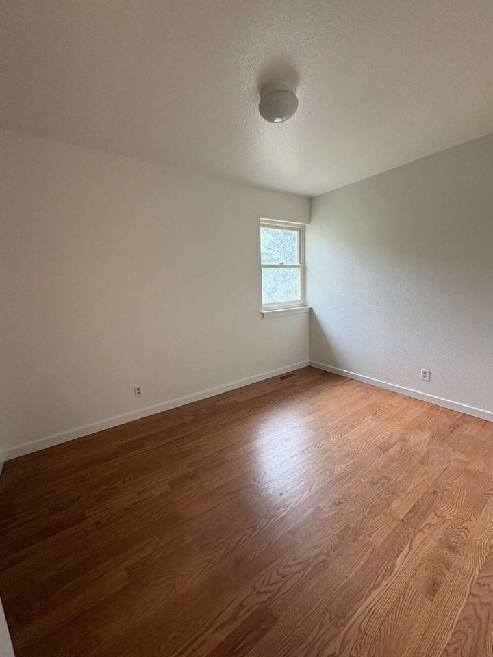 694 Echo Ln - Photo 3 of 14