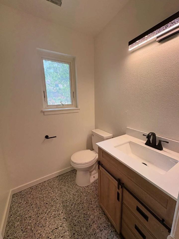 694 Echo Ln - Photo 4 of 14