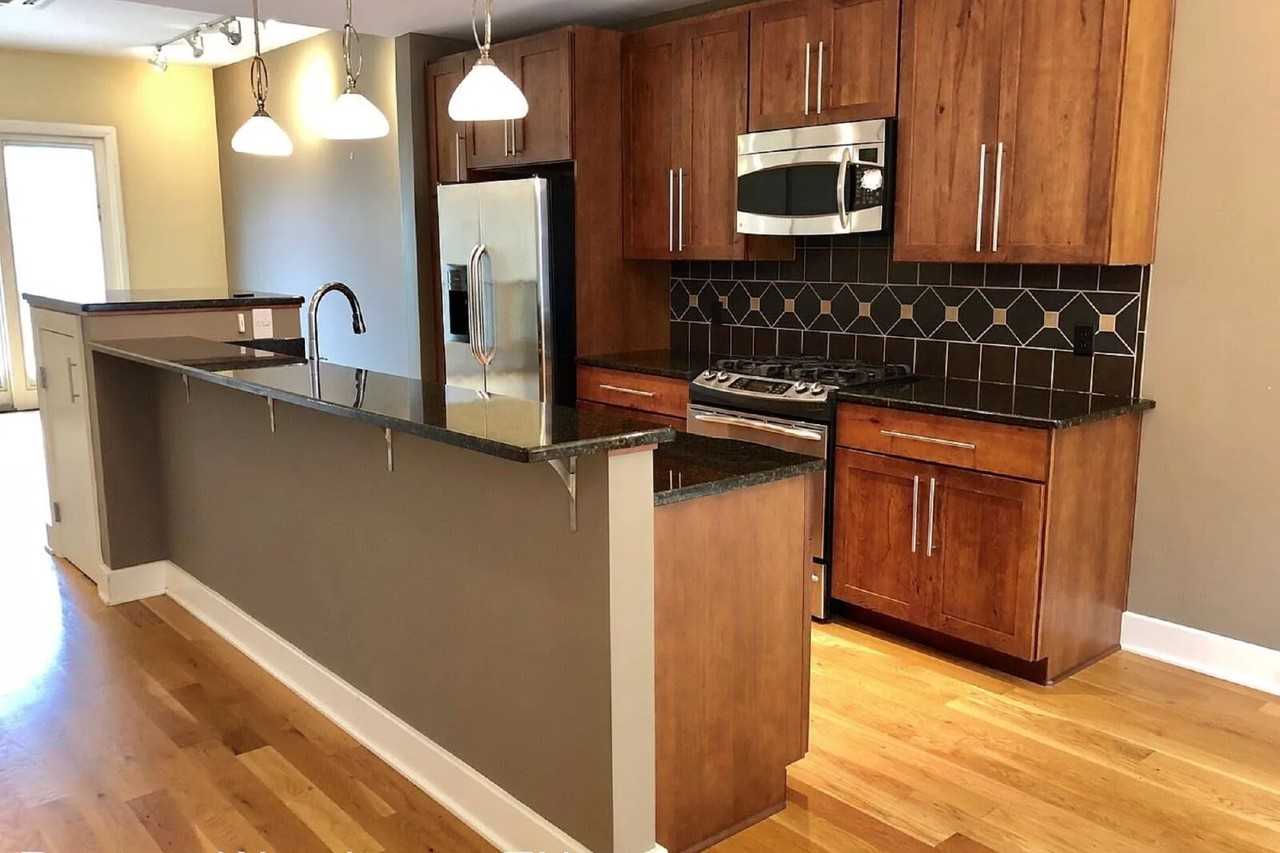 302 Van Buren St - Photo 2 of 11