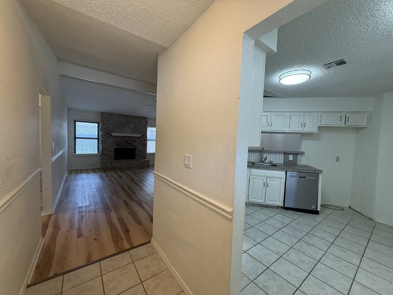 1203 W Austin St - Photo 5 of 19