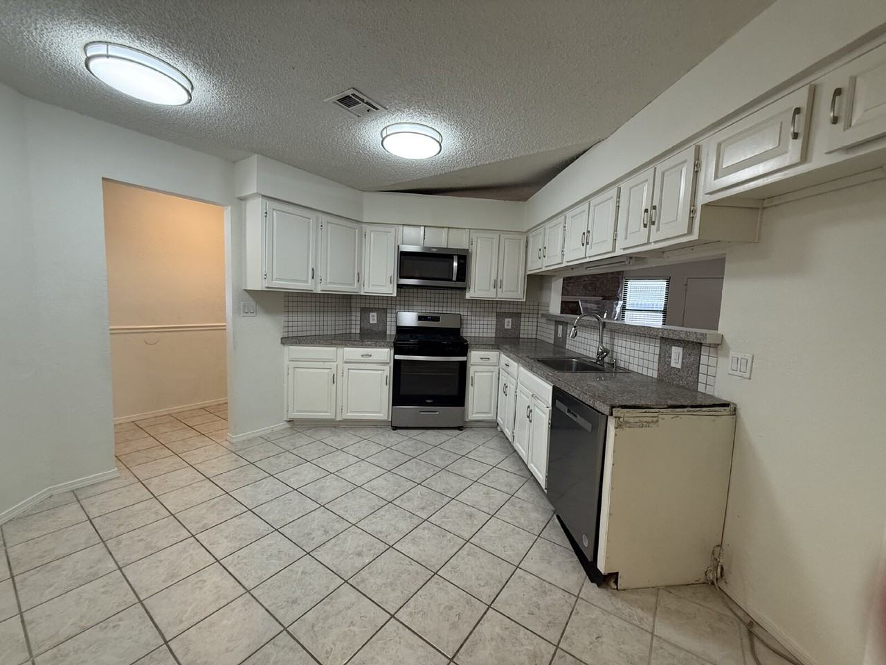 1203 W Austin St - Photo 7 of 19