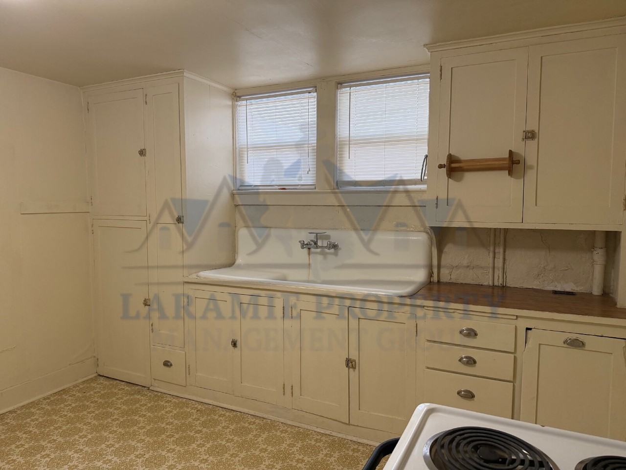 515 1/2 E Lewis St - Photo 5 of 17