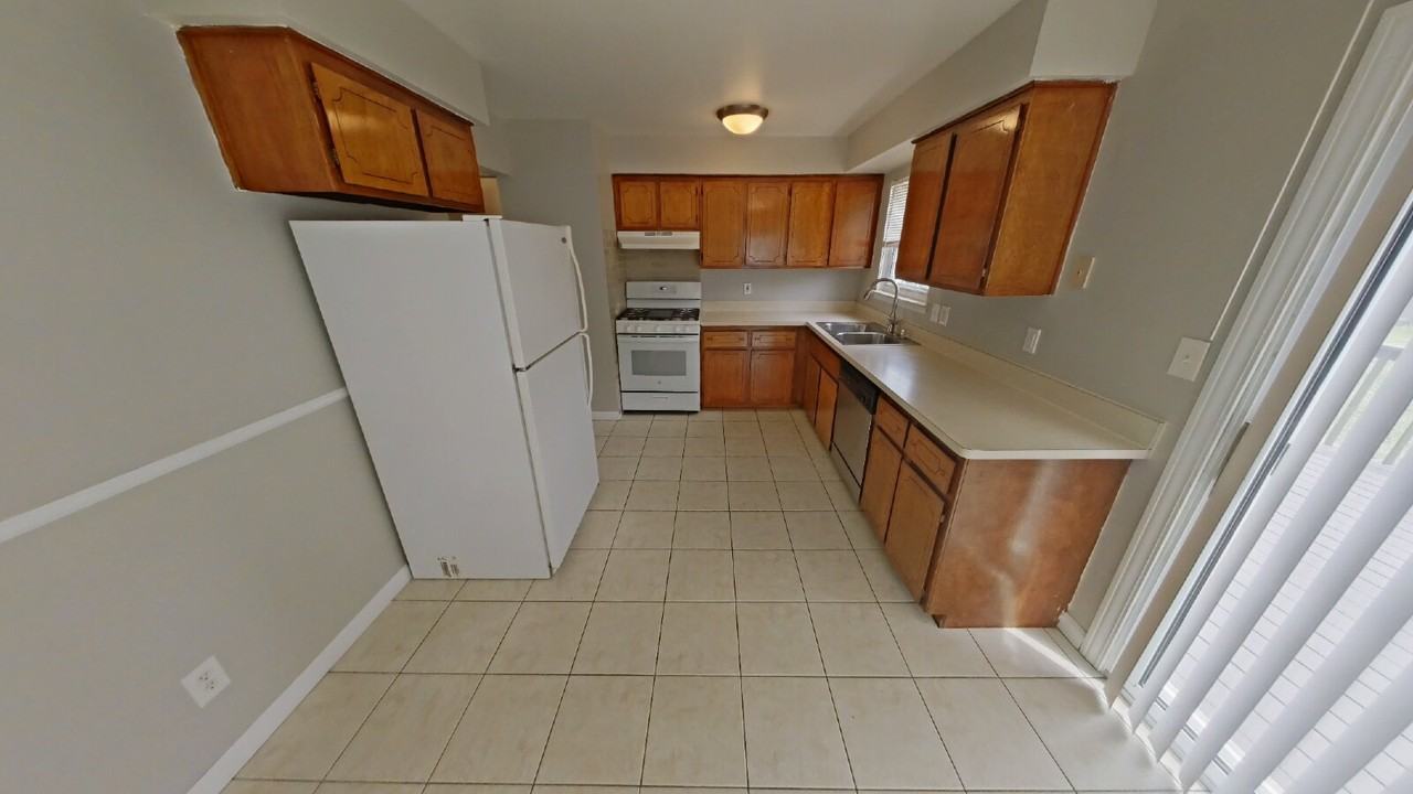 13806 Hartill Ave - Photo 3 of 11
