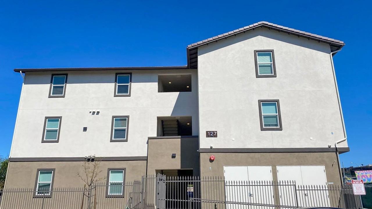 La Perla Apartments - Photo 5 of 5