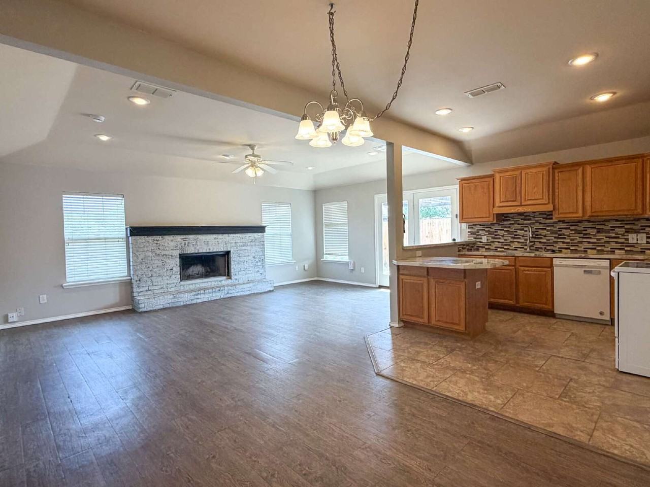 2502 106th St - Photo 4 of 10