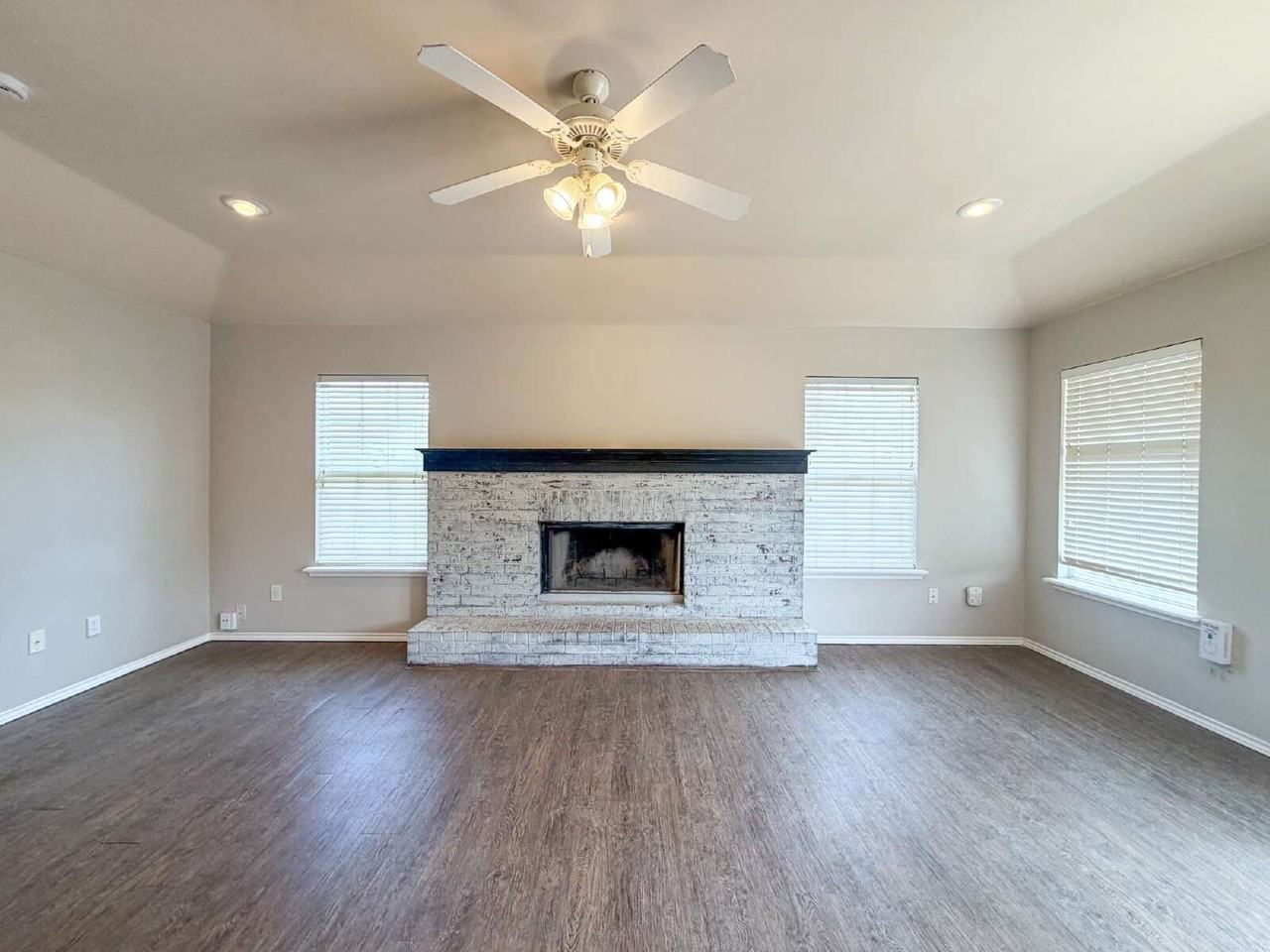 2502 106th St - Photo 5 of 10