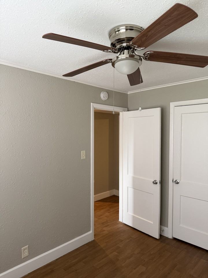 1312 S Jackson Ave #B - Photo 5 of 17