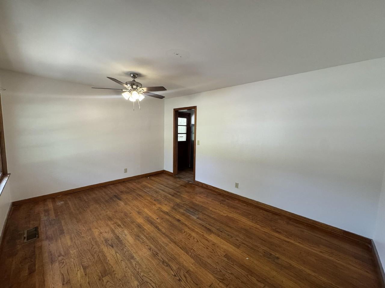 109 Park Ave - Photo 6 of 13