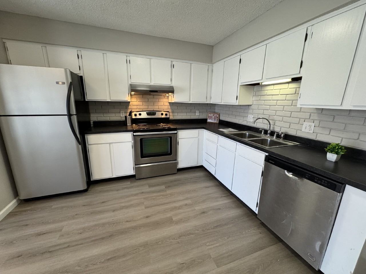 100 Hawkeye Way - Photo 2 of 19