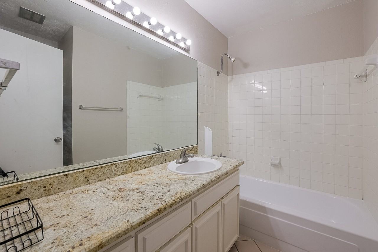 13619 Flagstone Ln - Photo 6 of 12