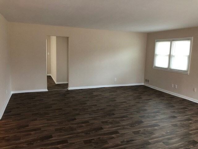 3120 W 49th St - Photo 3 of 12