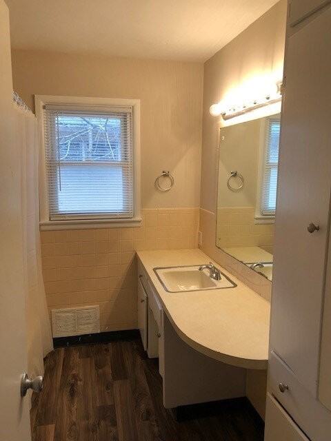 3120 W 49th St - Photo 7 of 12