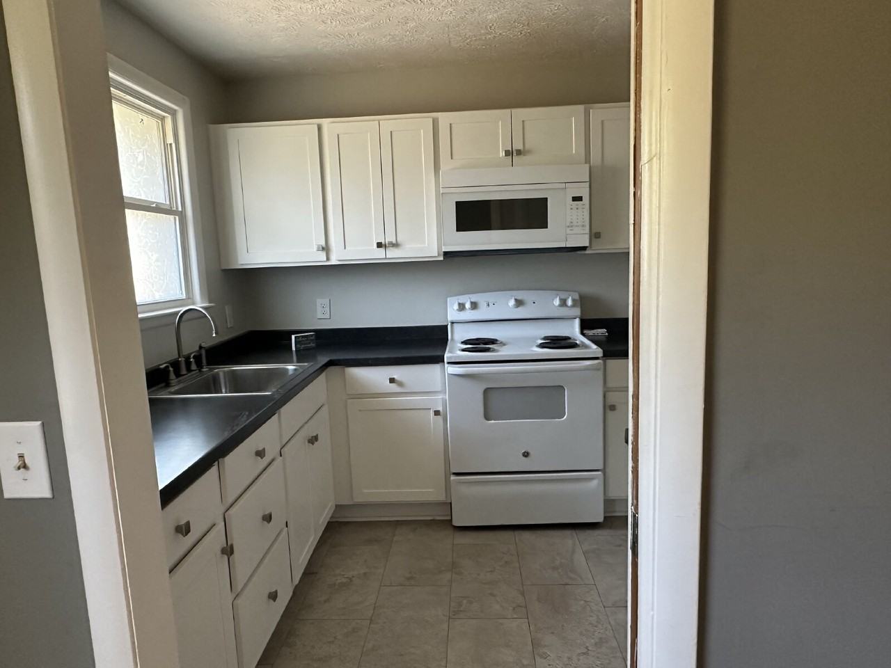 646 Briarwood Rd #A - Photo 4 of 12