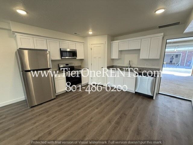 451 W 1025 S - Photo 4 of 17
