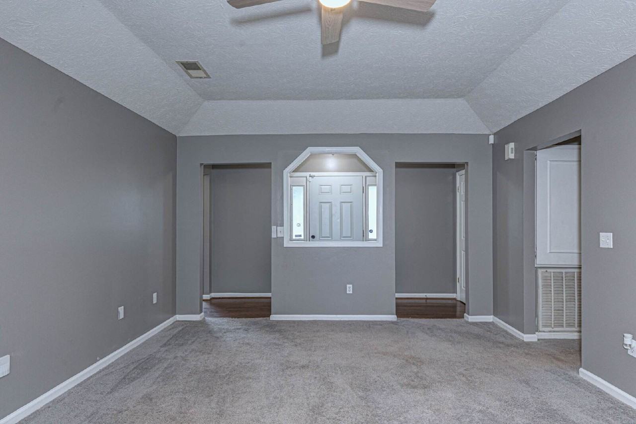 6913 Dorsey Dr - Photo 2 of 27