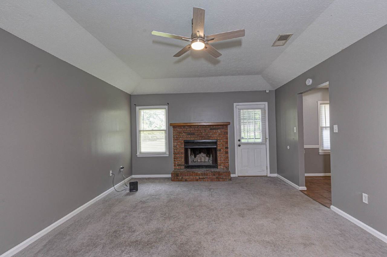 6913 Dorsey Dr - Photo 4 of 27