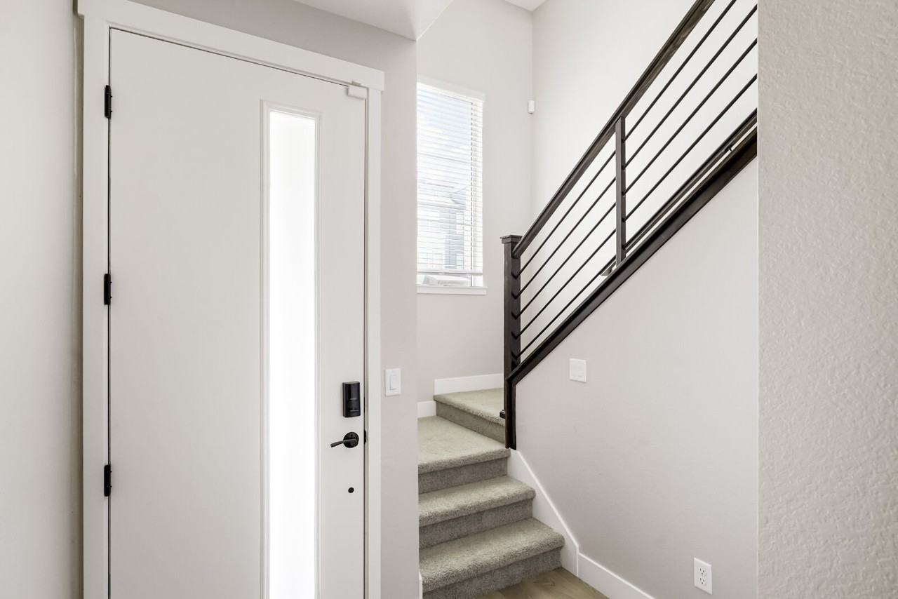 10138 E 62nd Ave - Photo 6 of 34