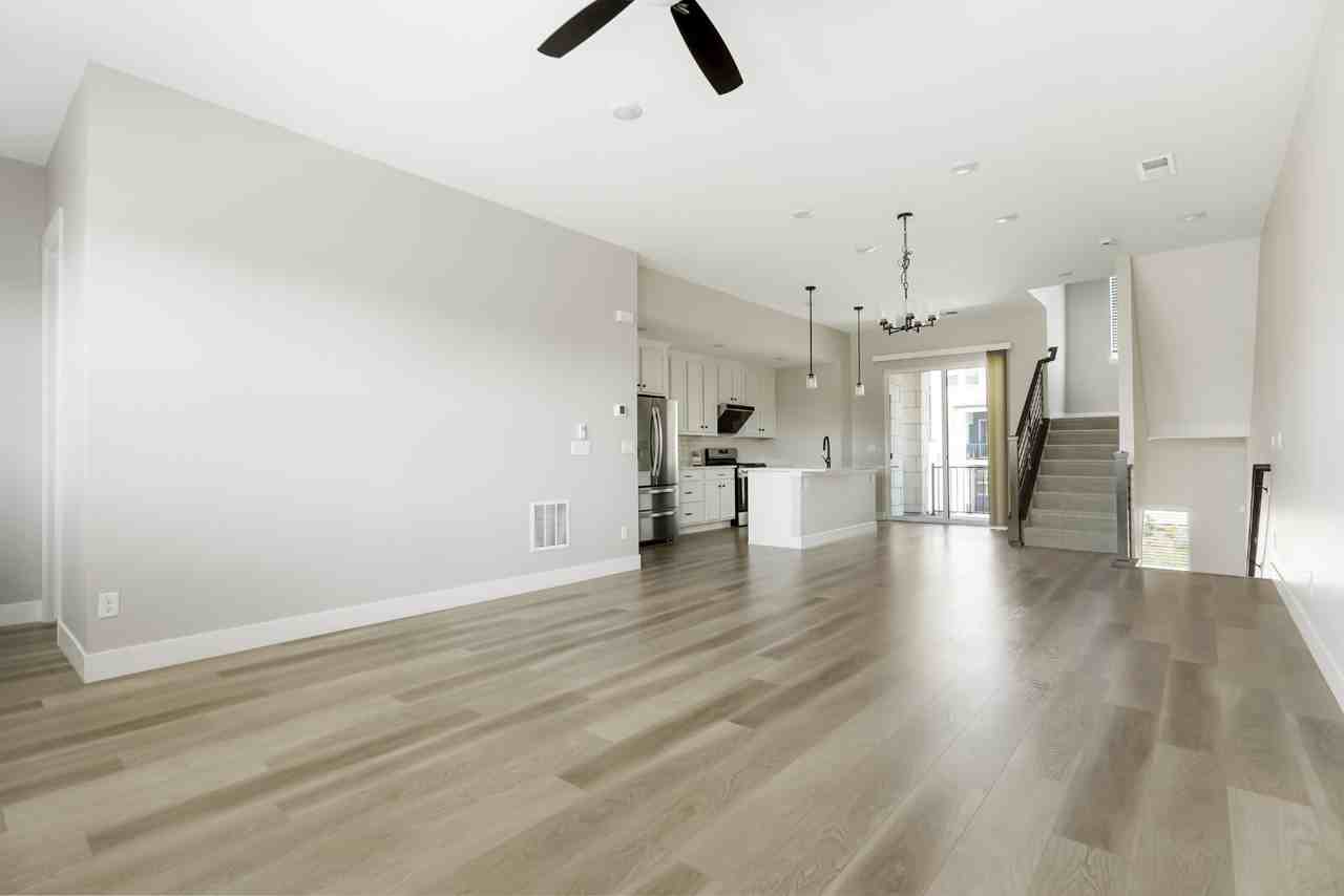 10138 E 62nd Ave - Photo 7 of 34