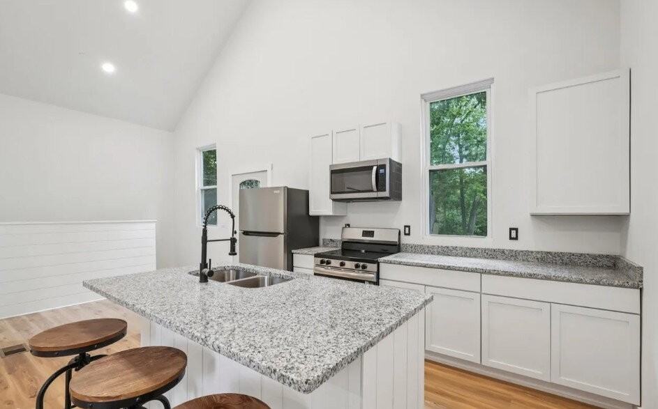 941 King Ave - Photo 4 of 17
