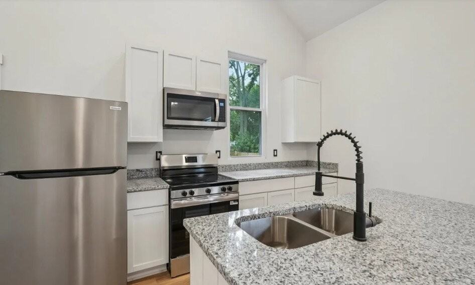 941 King Ave - Photo 5 of 17