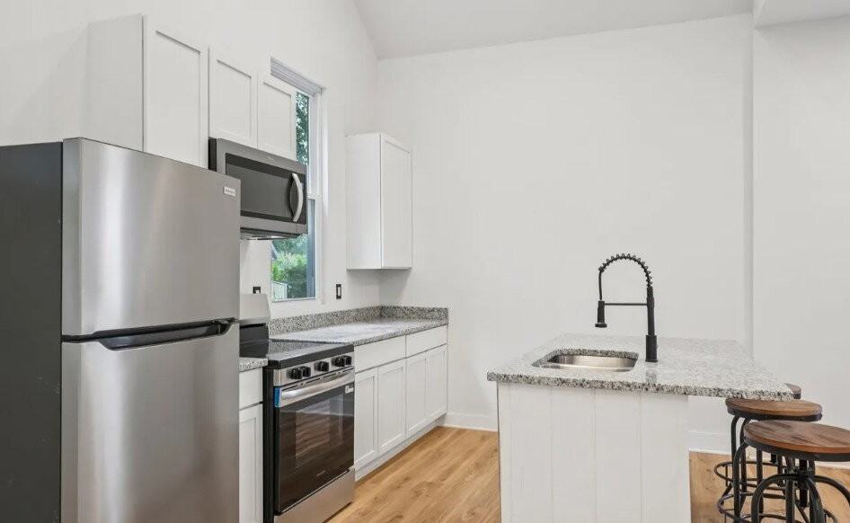 941 King Ave - Photo 6 of 17