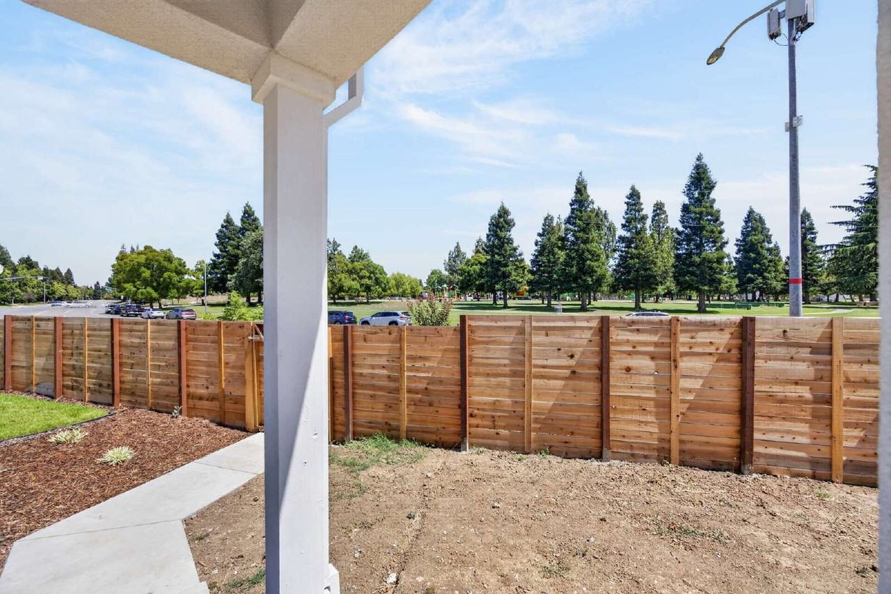 6525 Jacinto Ave - Photo 4 of 36