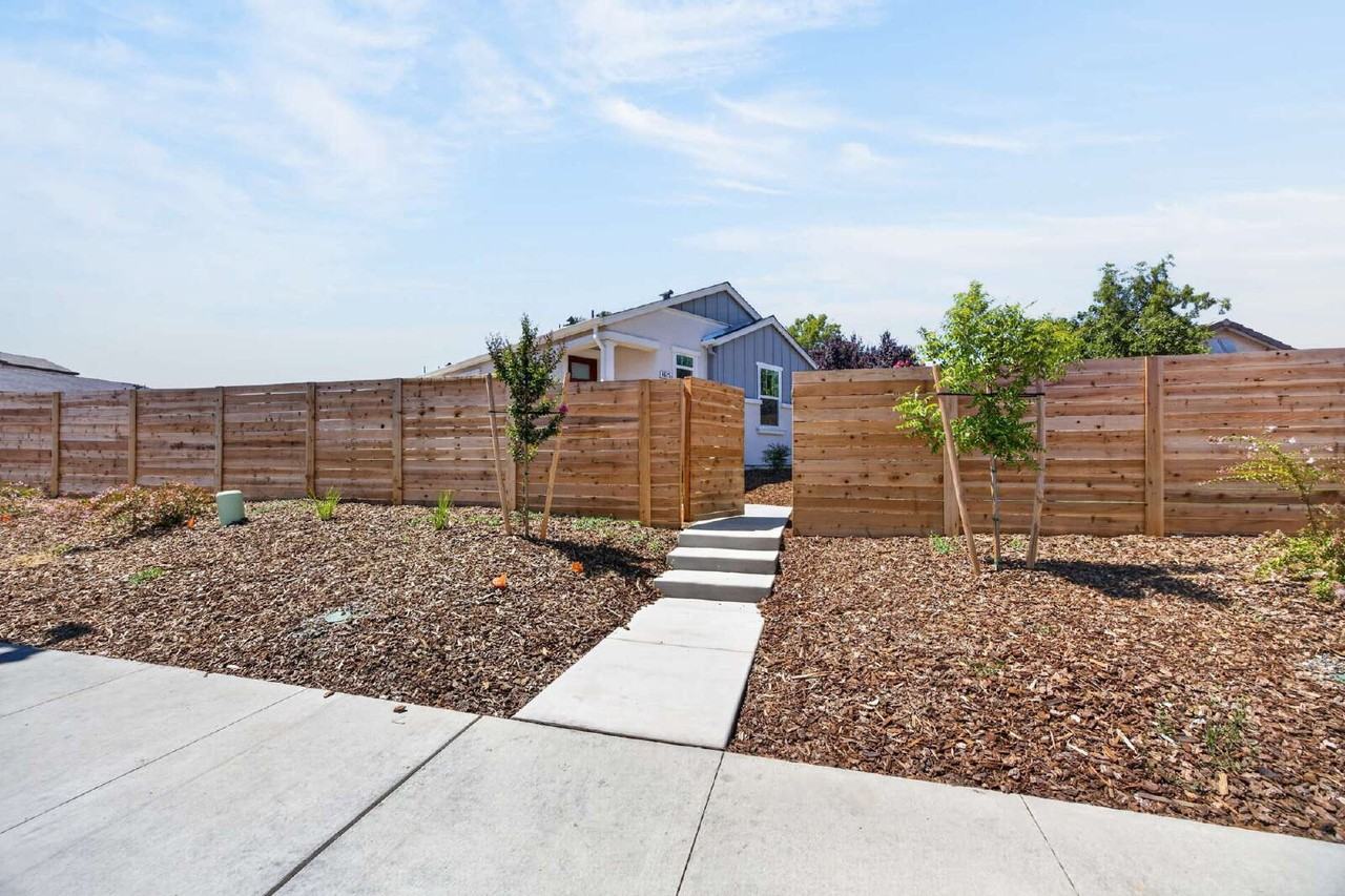 6525 Jacinto Ave - Photo 5 of 36