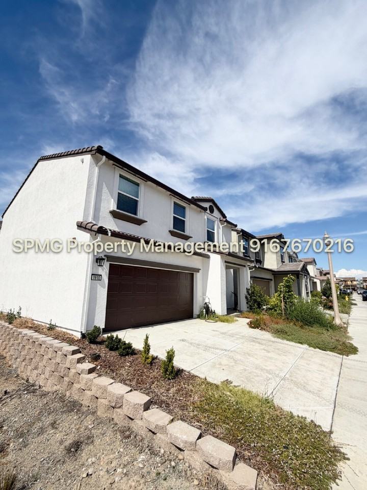 1910 Brunel St - Photo 2 of 32