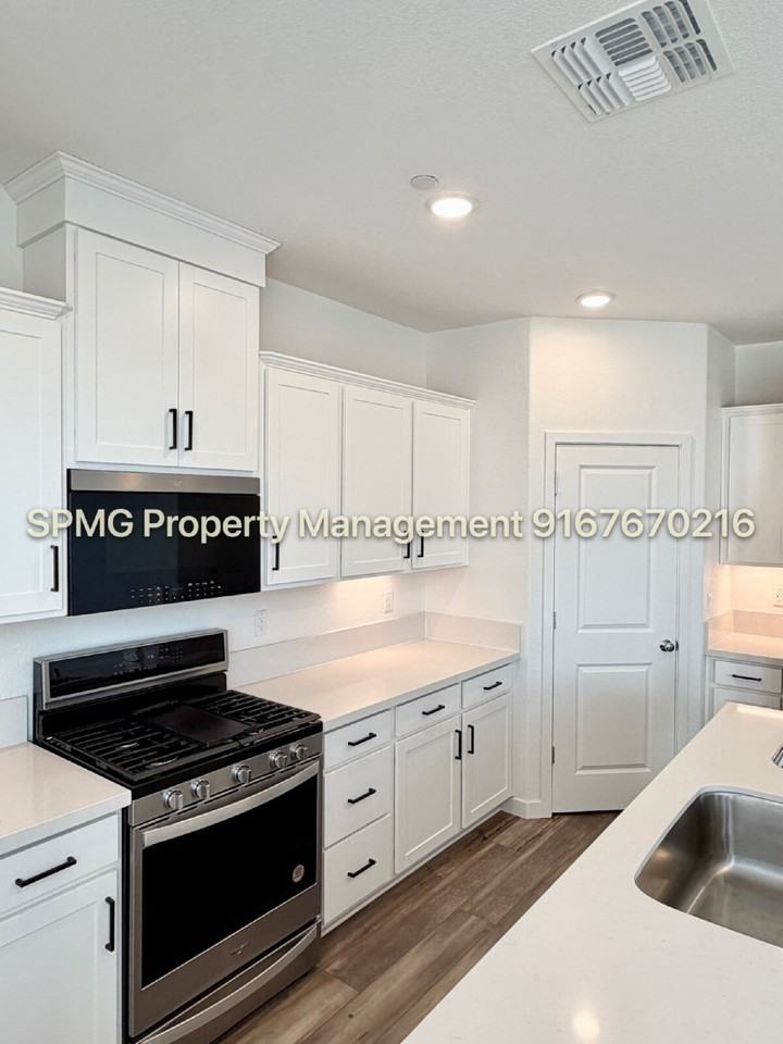 1910 Brunel St - Photo 6 of 32