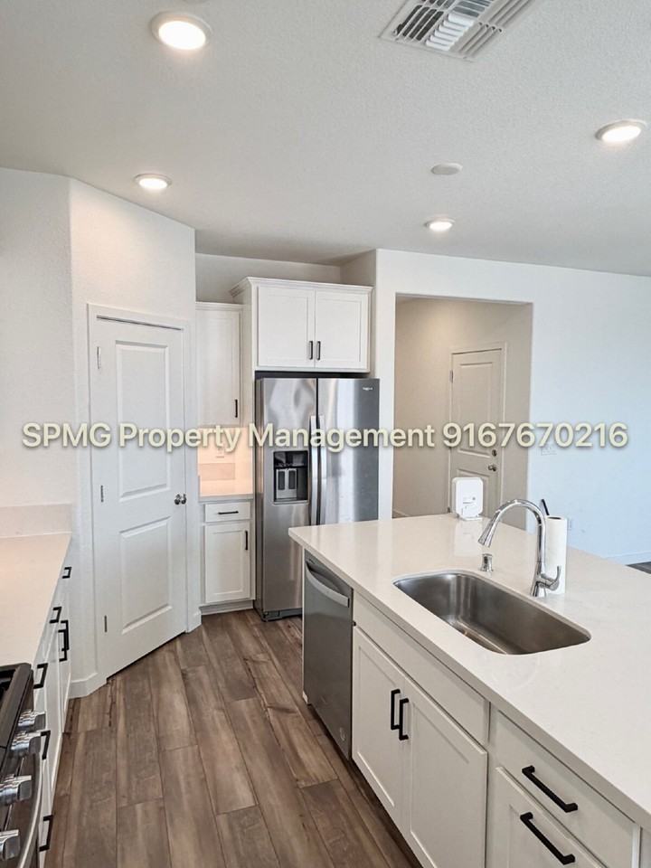 1910 Brunel St - Photo 7 of 32