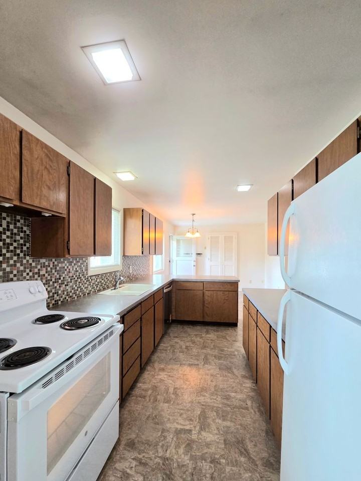 1903 5th St - Photo 5 of 44