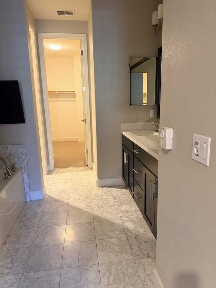 472 Rialto Pl #NA - Photo 6 of 10