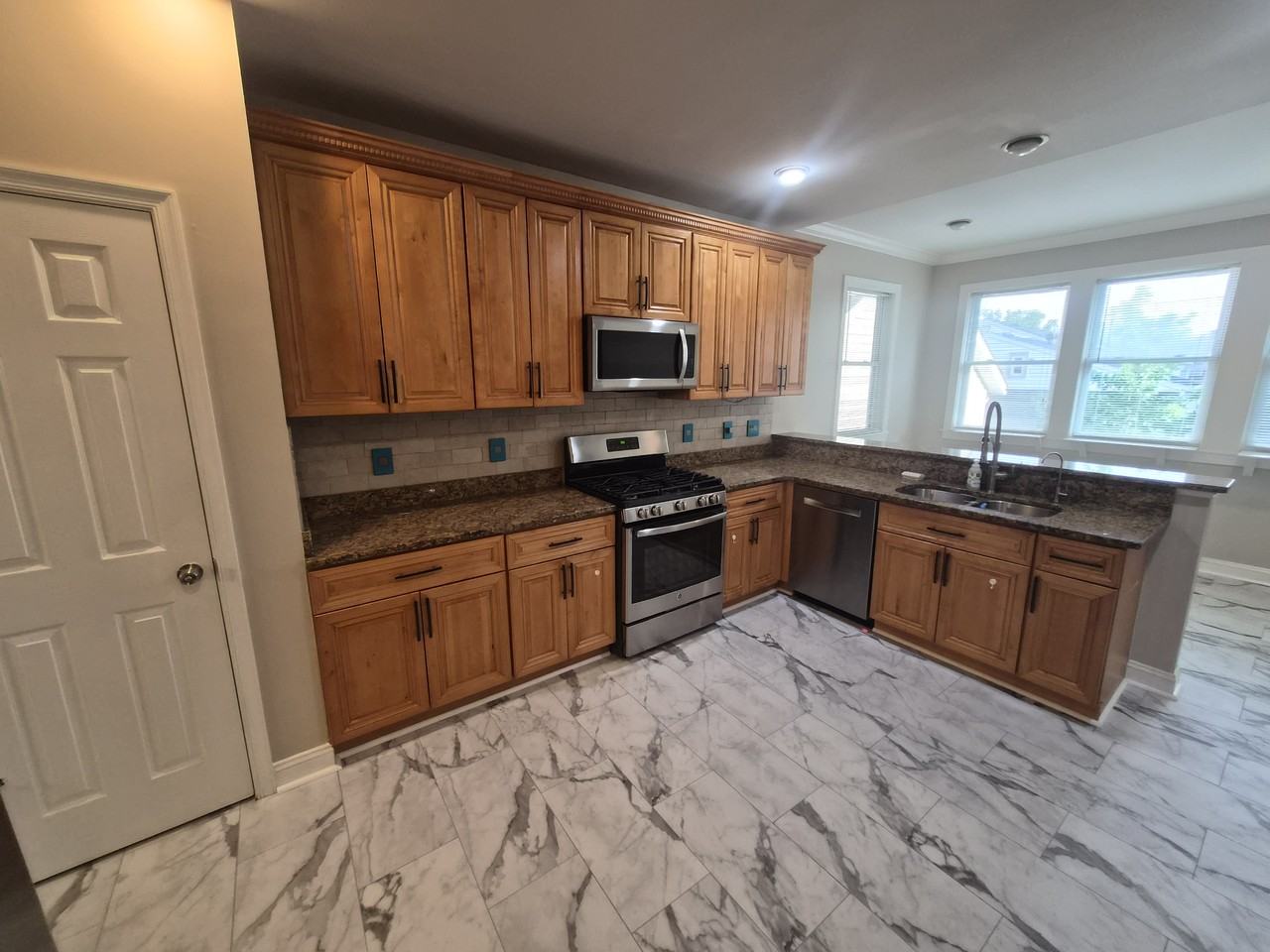 3701 Hamilton St #NA - Photo 4 of 28