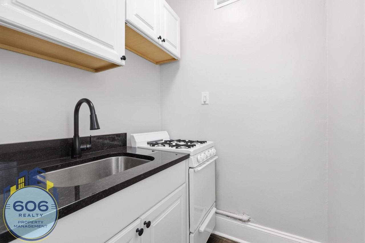 Ashland Pointe Apartments - Photo 2 of 16