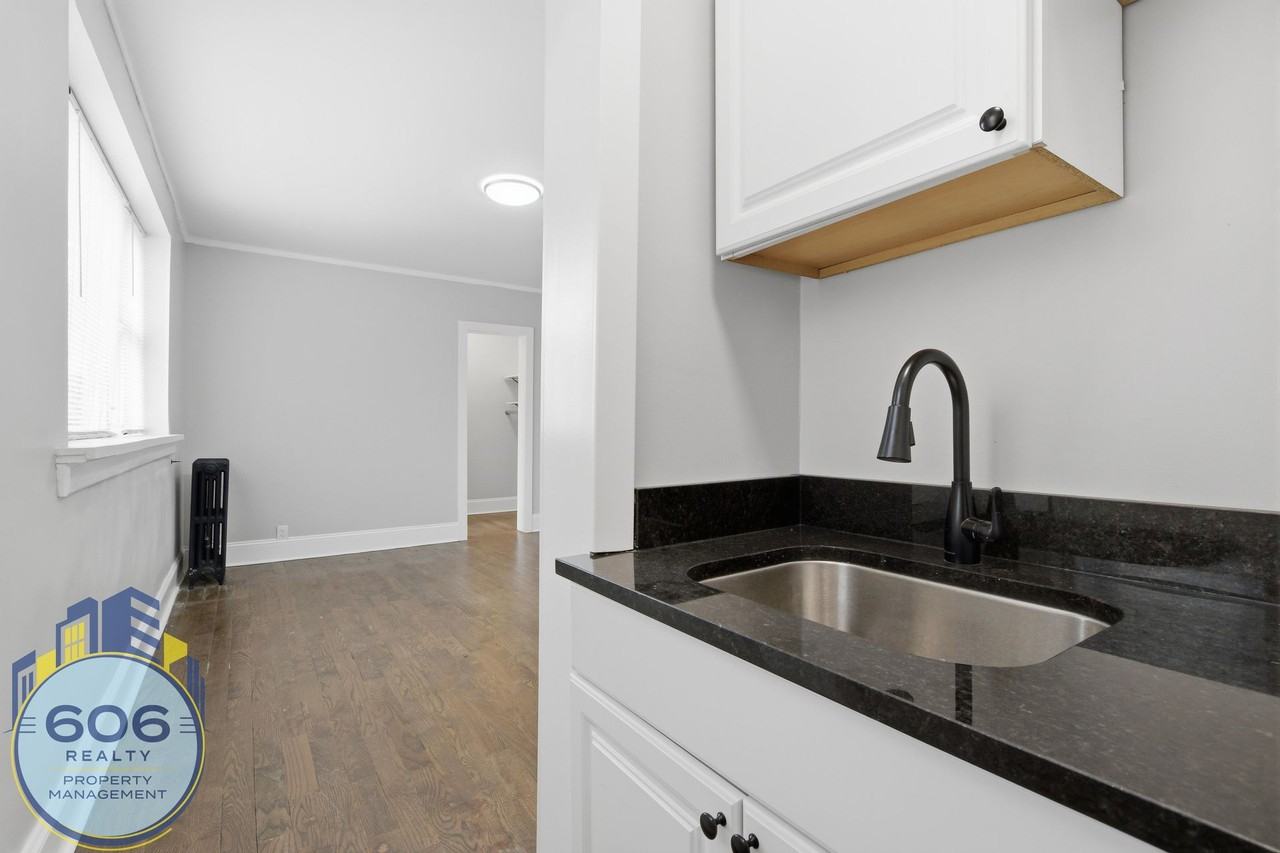 Ashland Pointe Apartments - Photo 3 of 16