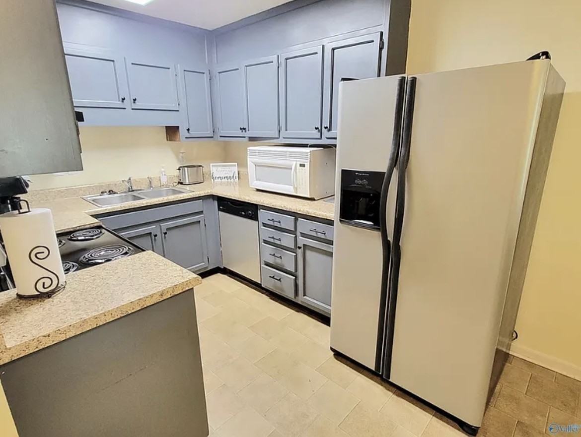 3613 White Oak Way Sw #NA - Photo 2 of 7