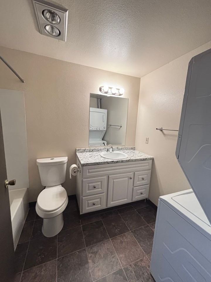 Centre III Apartments - Photo 4 of 18