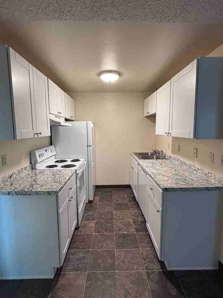 Centre III Apartments - Photo 5 of 18