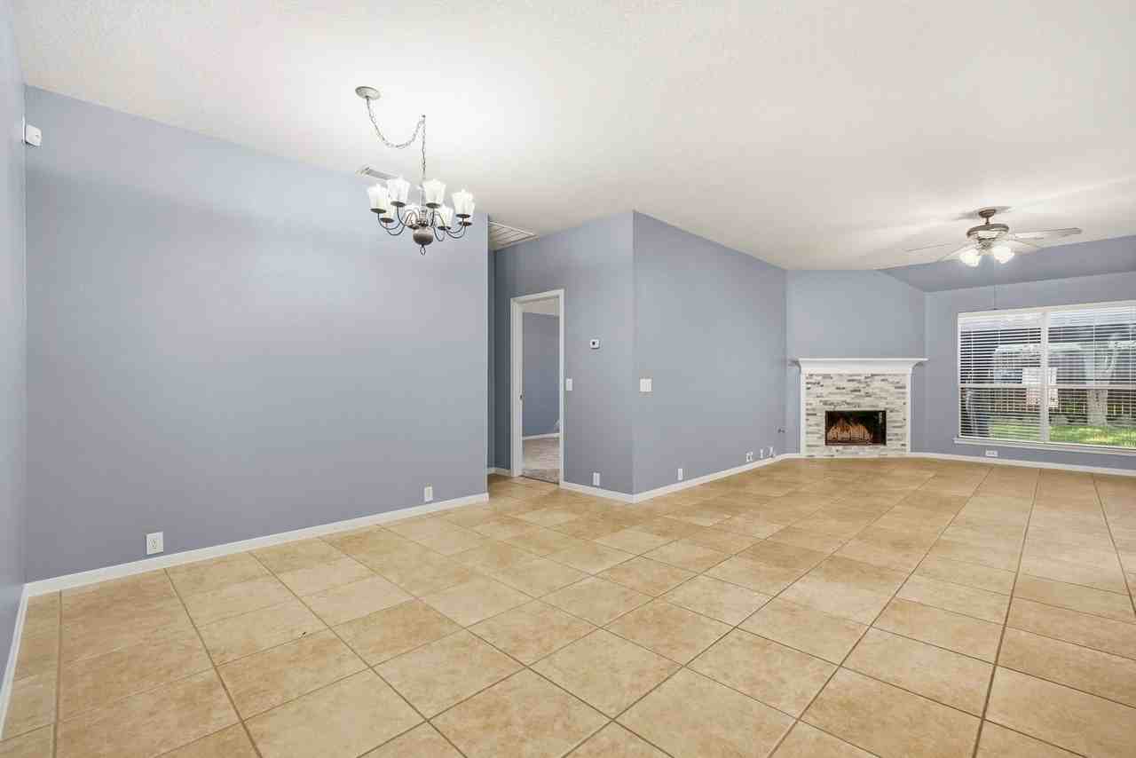 20019 Hardsville Dr - Photo 4 of 26