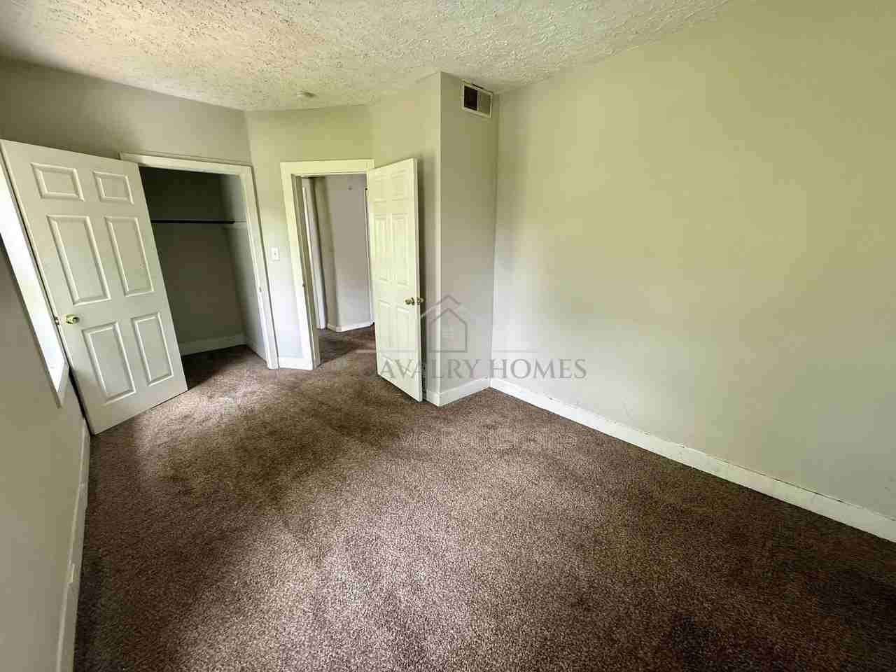 366 Buckingham St #2 - Photo 5 of 11