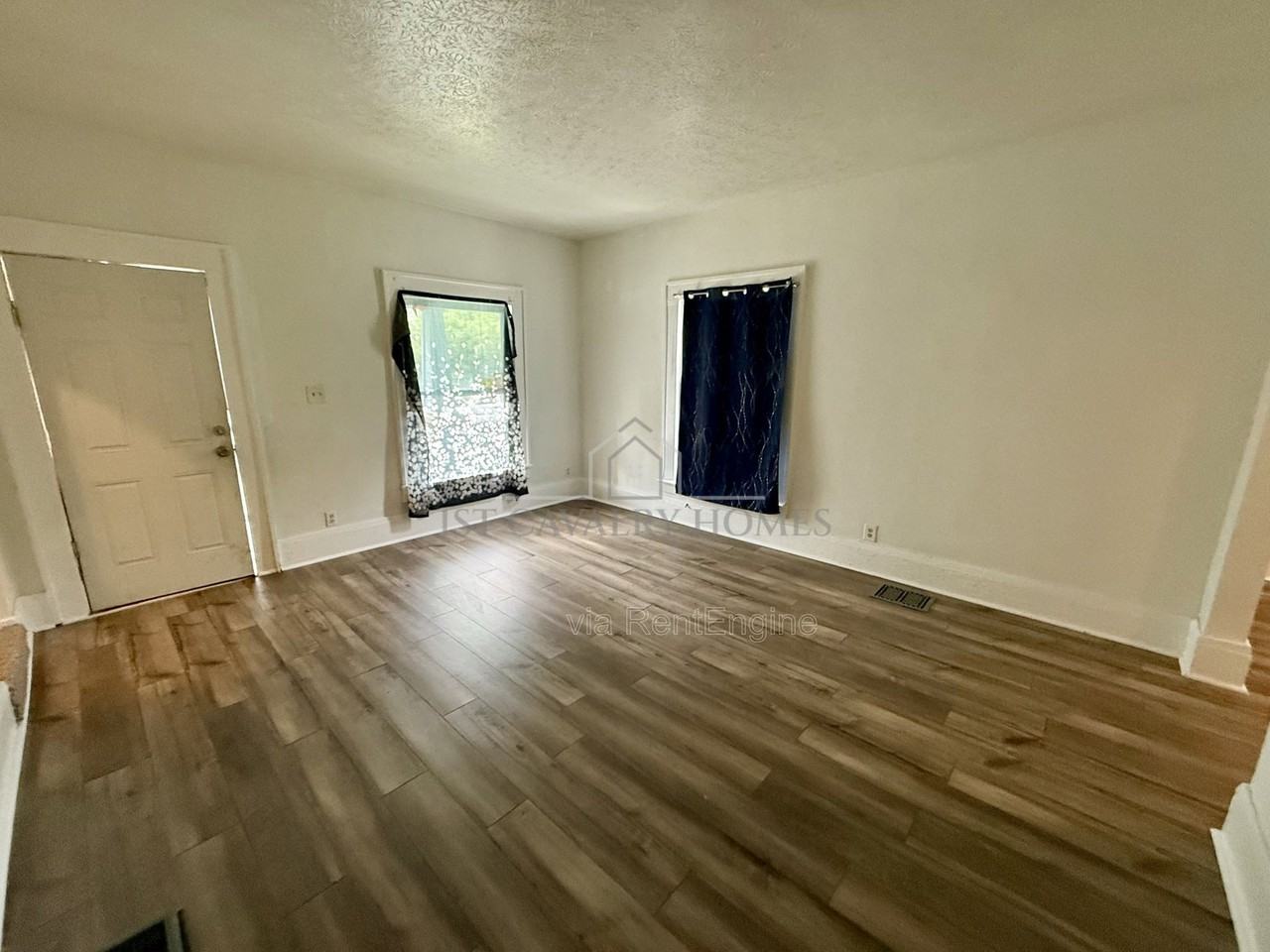 895 Beardsley St - Photo 2 of 12