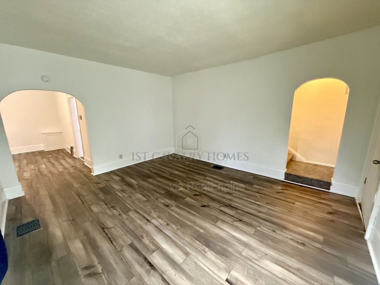 895 Beardsley St - Photo 3 of 12