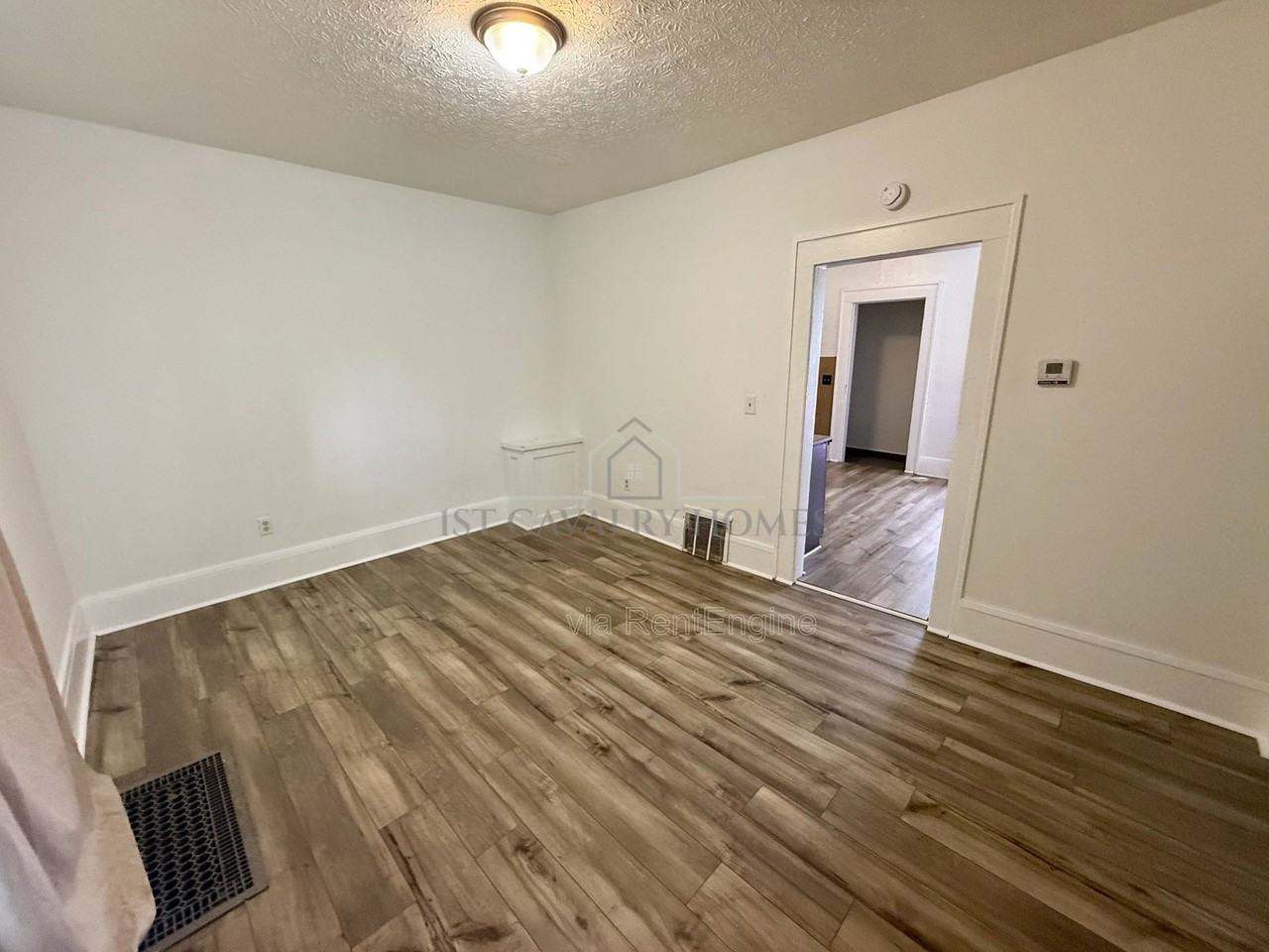 895 Beardsley St - Photo 4 of 12