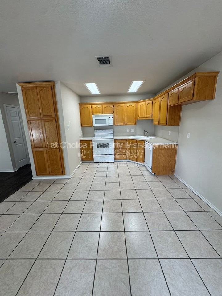 957 Austin Ct - Photo 6 of 19