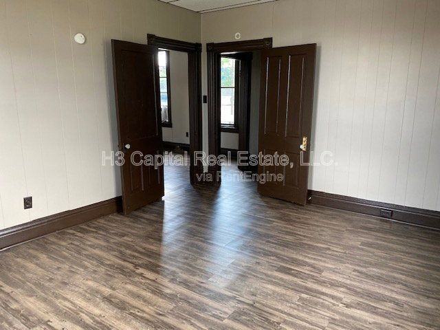 2108 Washington Ave #C - Photo 3 of 13