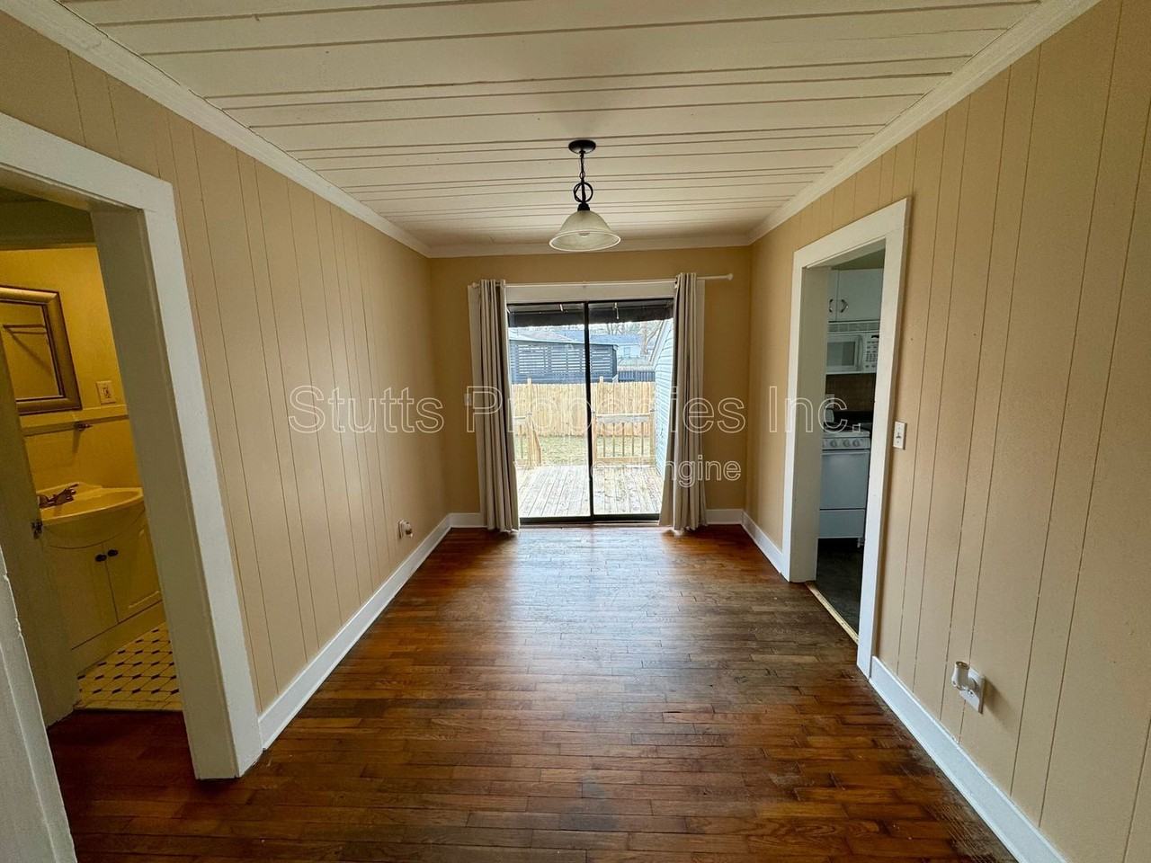 235 Edgewood Dr - Photo 5 of 12